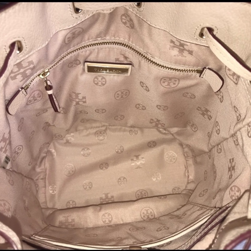 TORY BURCH BRODY BUCKET CROSSBODY LEATHER BUCKET SHOULDER BAG - used once. - Picture 3 of 4
